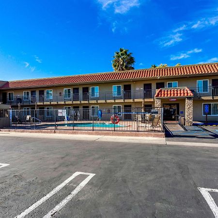 Econo Lodge Inn & Suites Escondido Downtown Екстер'єр фото