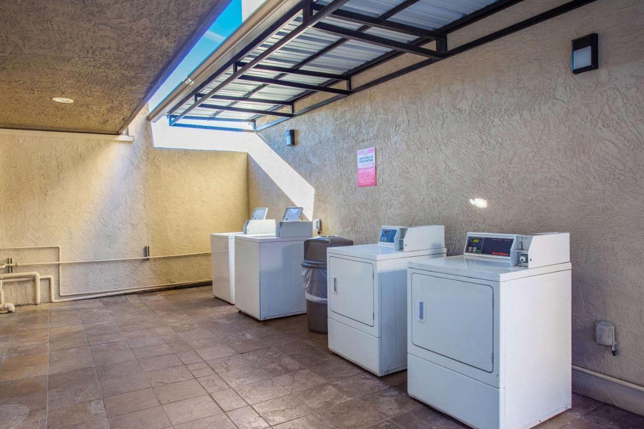 Econo Lodge Inn & Suites Escondido Downtown Екстер'єр фото