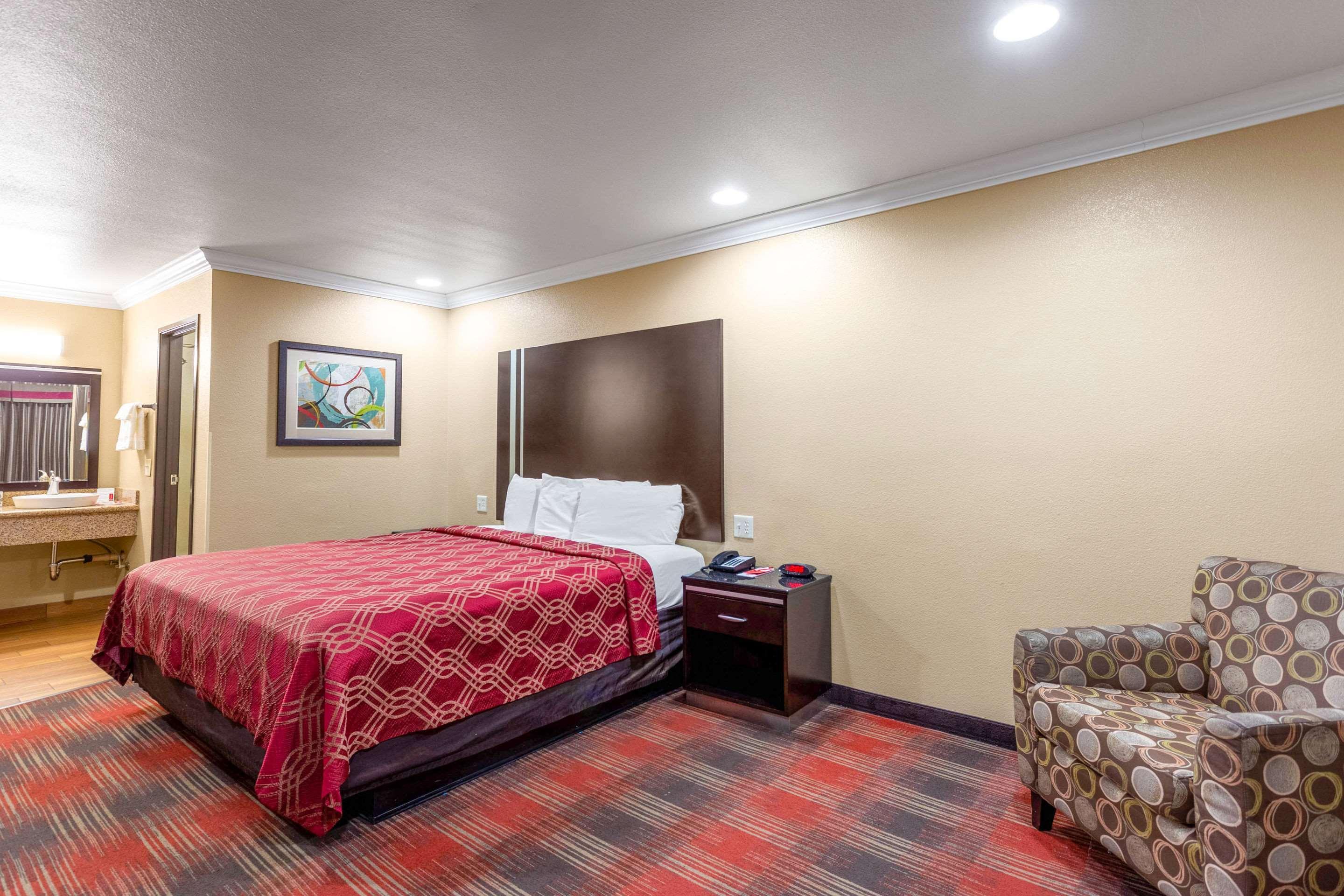 Econo Lodge Inn & Suites Escondido Downtown Екстер'єр фото