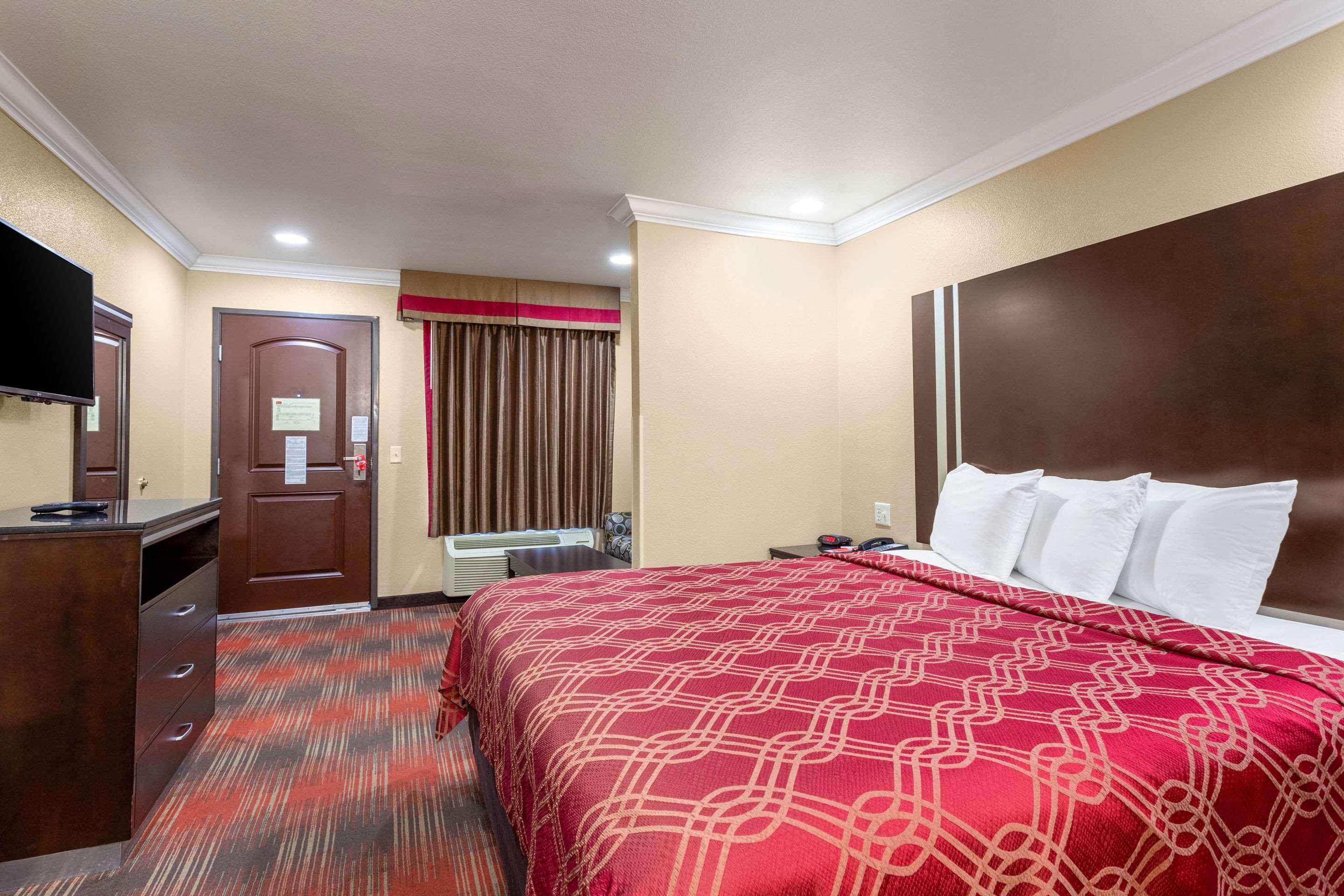 Econo Lodge Inn & Suites Escondido Downtown Екстер'єр фото