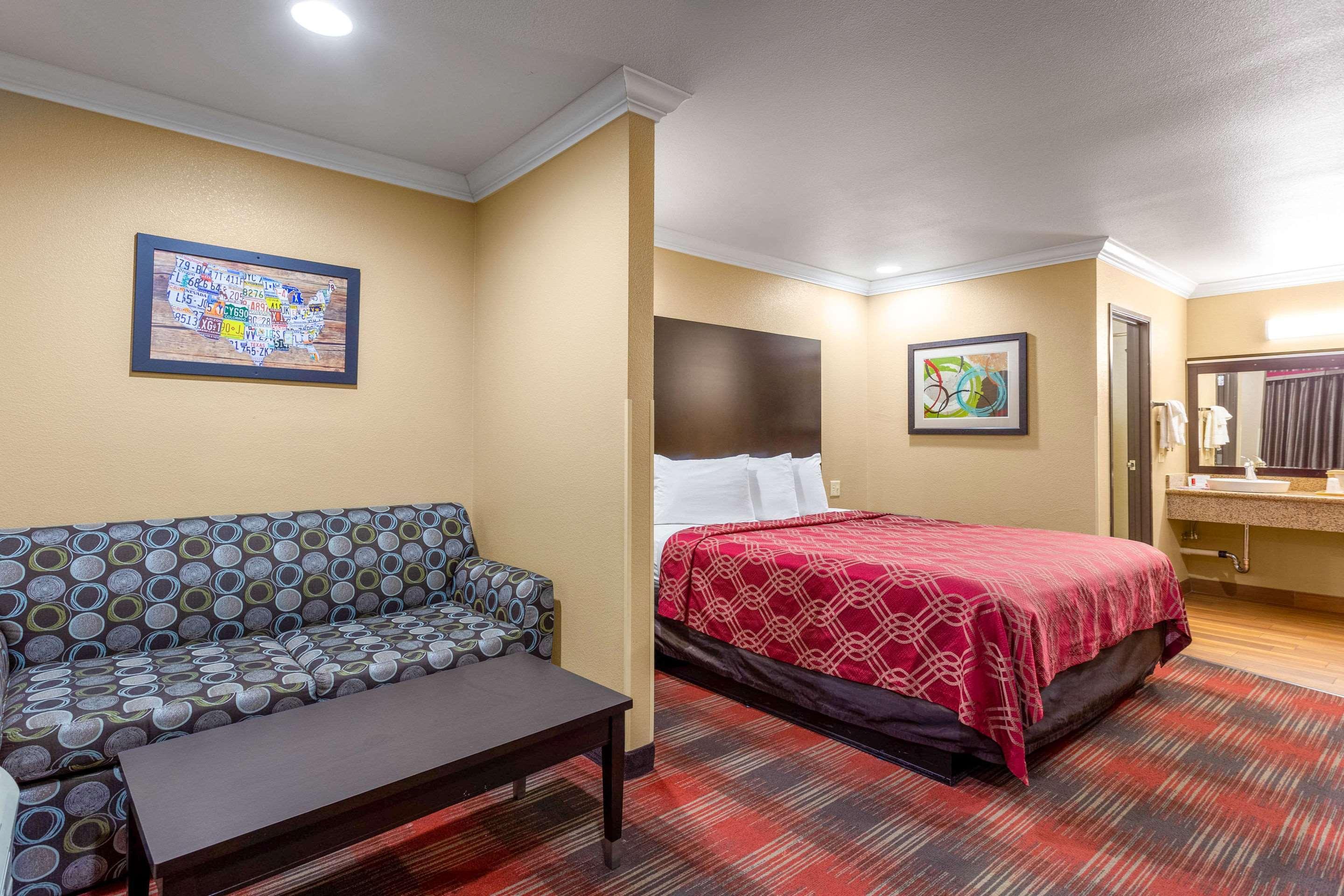 Econo Lodge Inn & Suites Escondido Downtown Екстер'єр фото