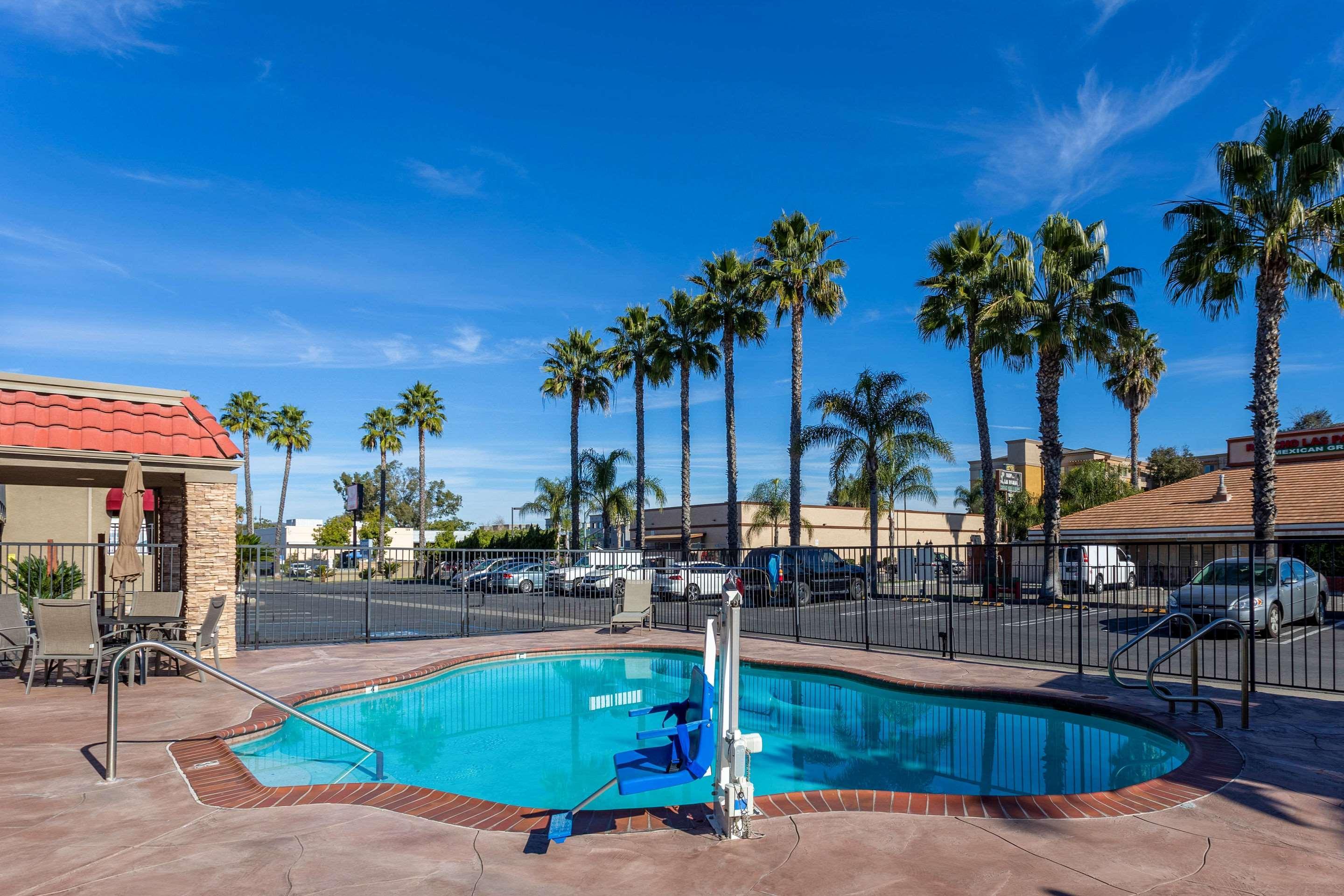 Econo Lodge Inn & Suites Escondido Downtown Екстер'єр фото