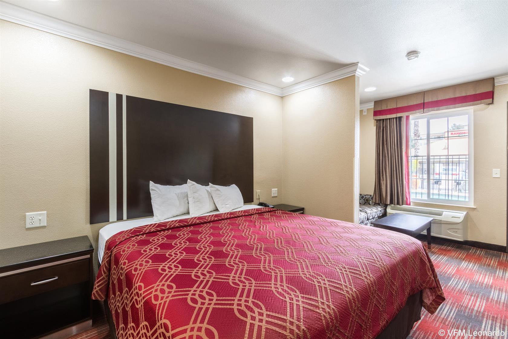 Econo Lodge Inn & Suites Escondido Downtown Екстер'єр фото