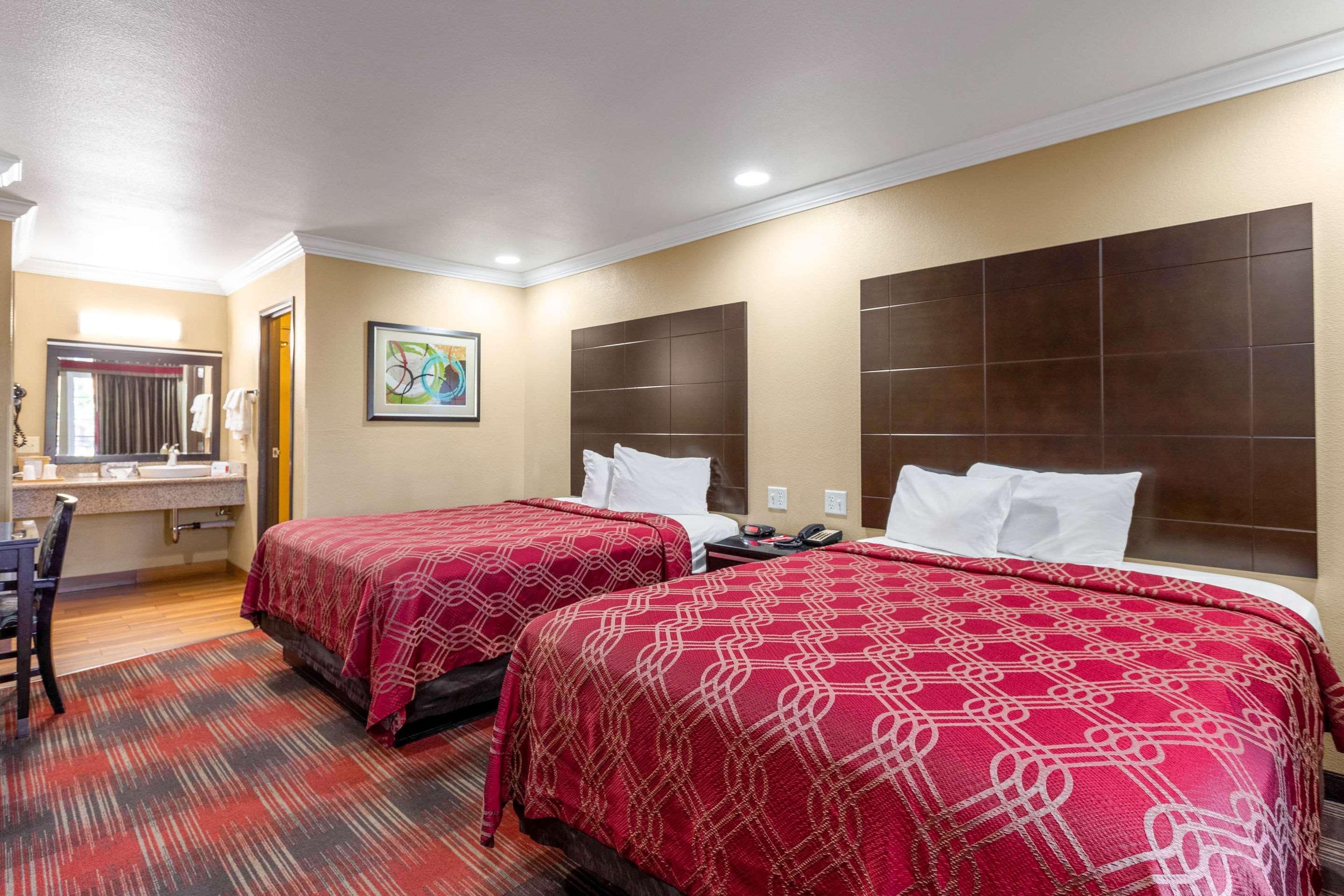 Econo Lodge Inn & Suites Escondido Downtown Екстер'єр фото