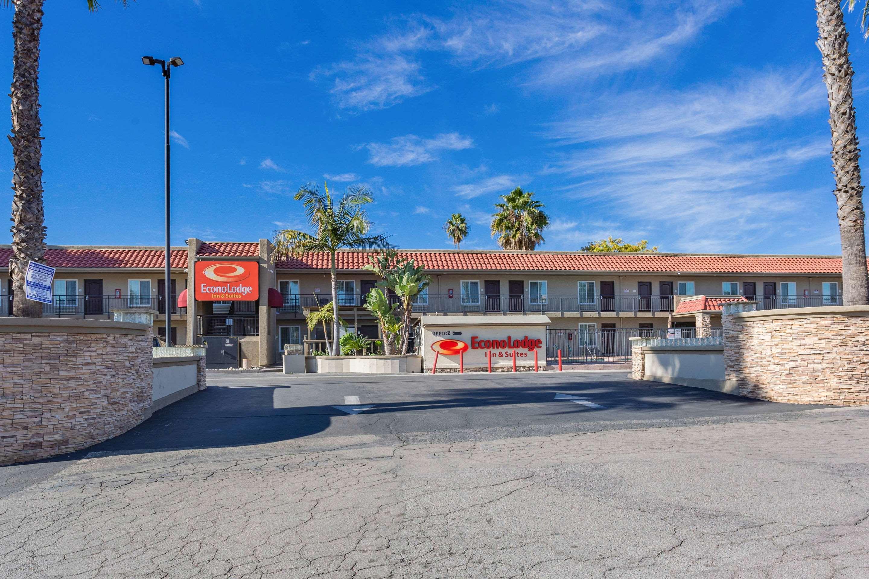 Econo Lodge Inn & Suites Escondido Downtown Екстер'єр фото