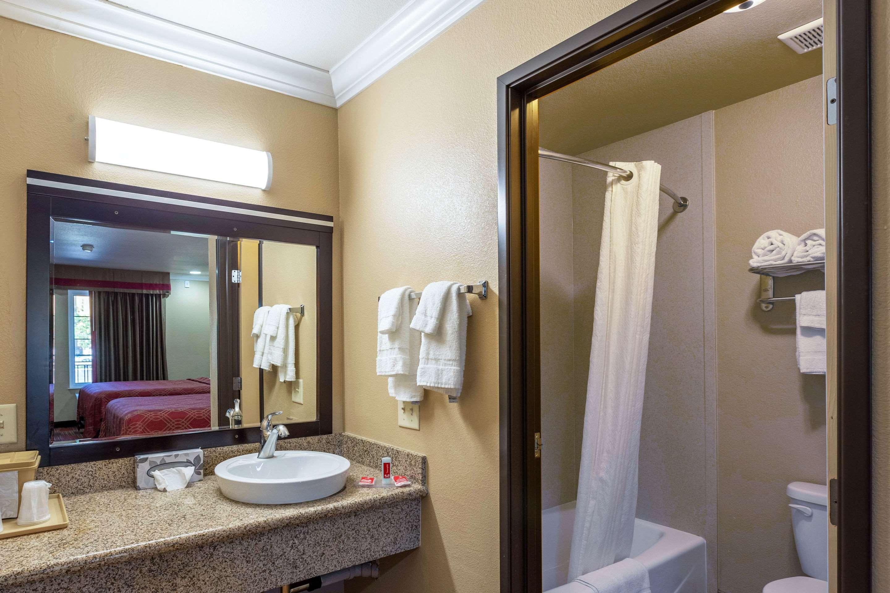 Econo Lodge Inn & Suites Escondido Downtown Екстер'єр фото