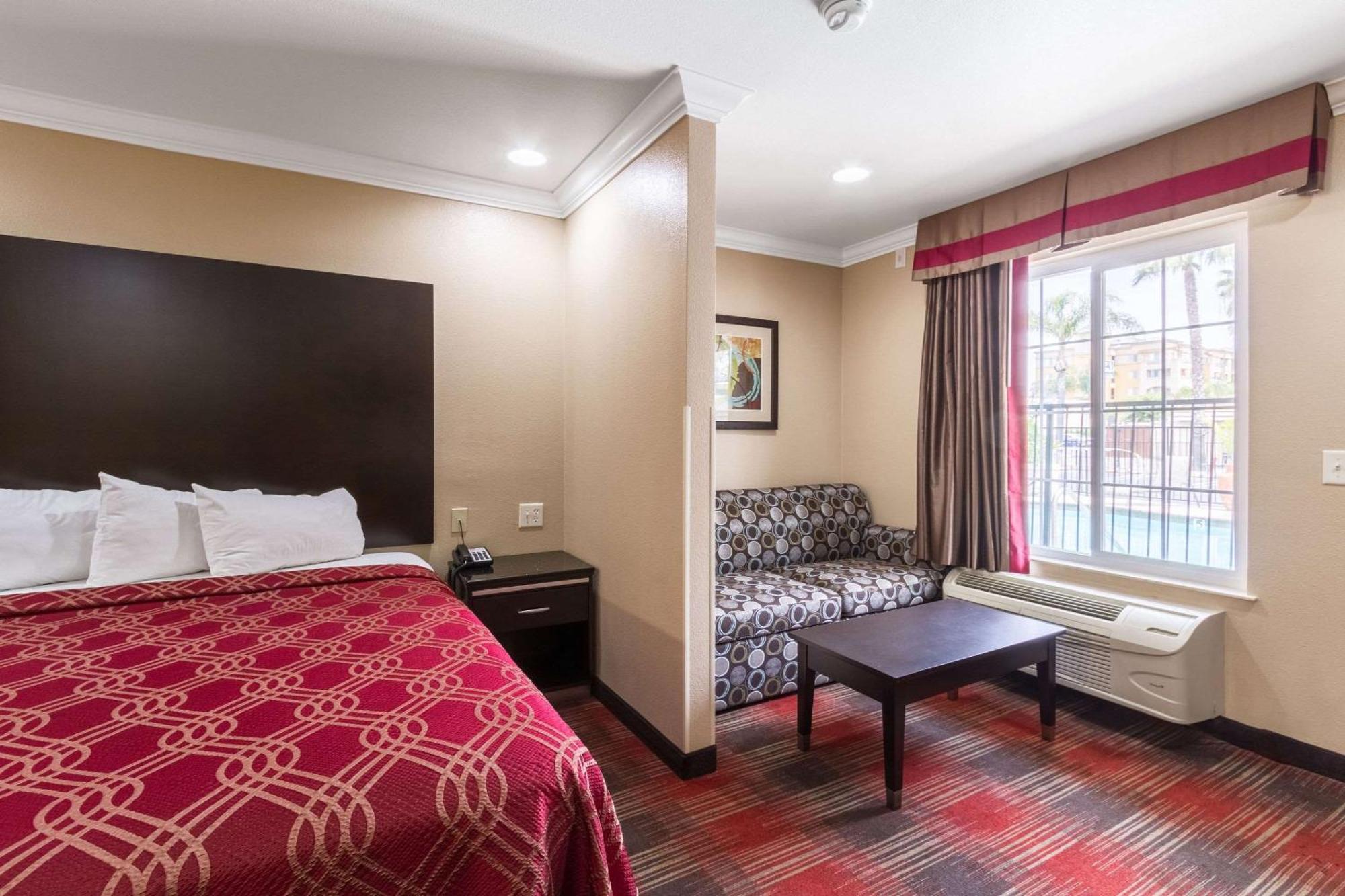 Econo Lodge Inn & Suites Escondido Downtown Екстер'єр фото