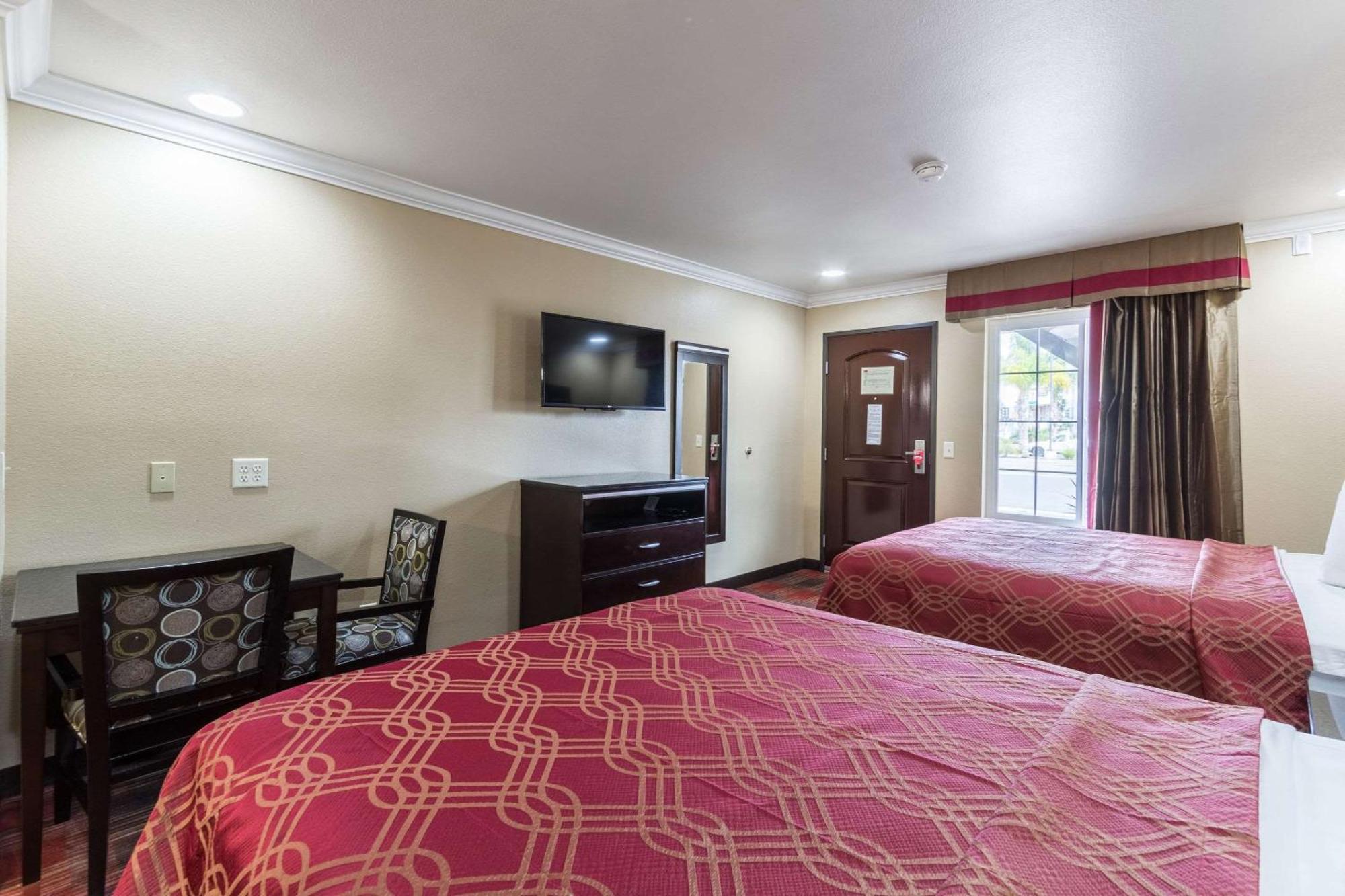 Econo Lodge Inn & Suites Escondido Downtown Екстер'єр фото