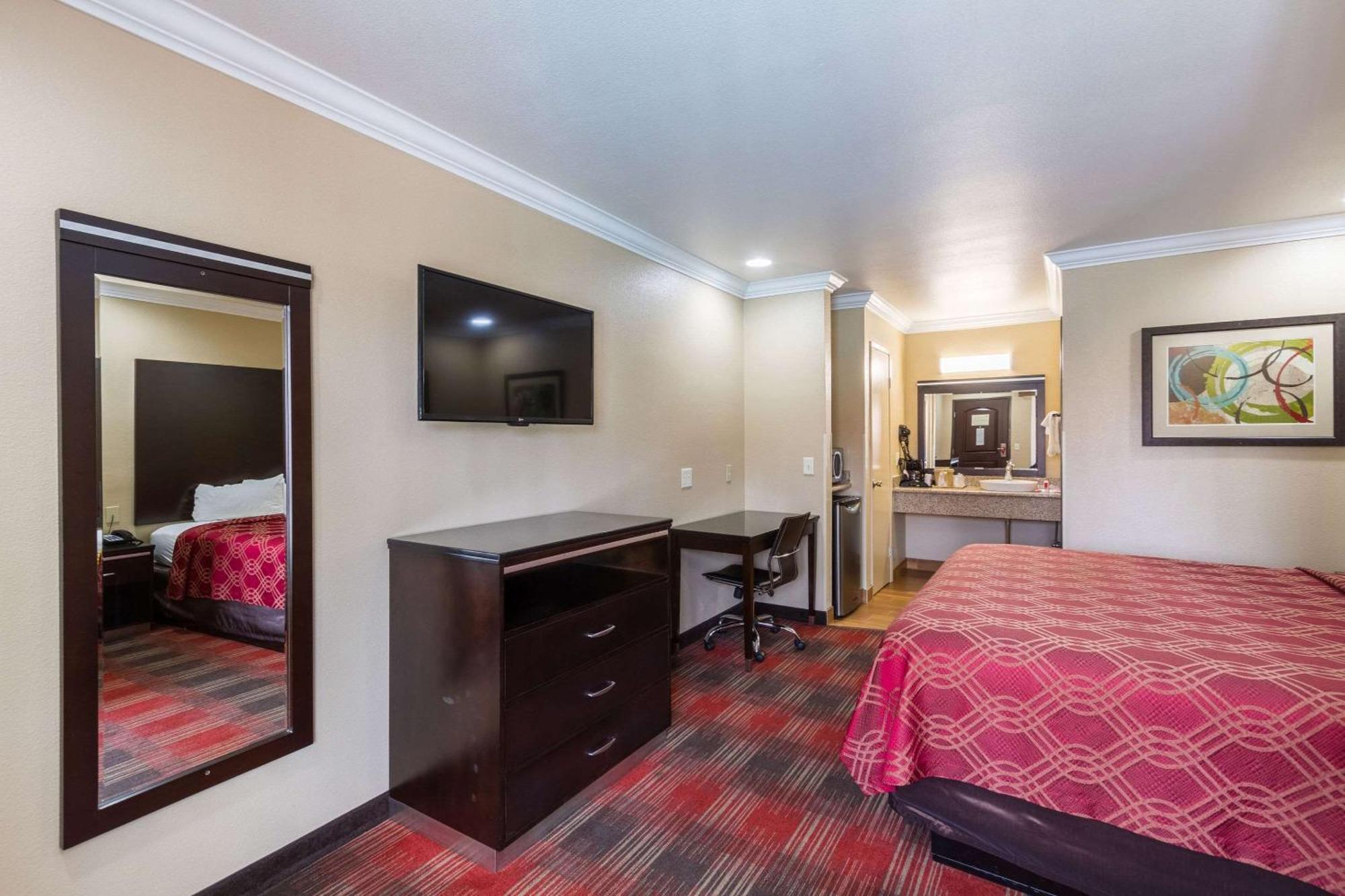Econo Lodge Inn & Suites Escondido Downtown Екстер'єр фото